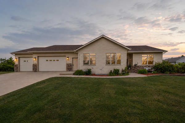 969 32nd Street S, Moorhead, MN 56560