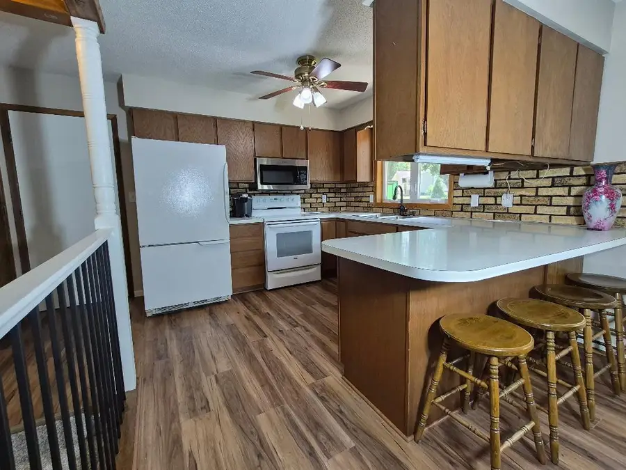 302 Sunrise Lane, Marshall, MN 56258 - #2