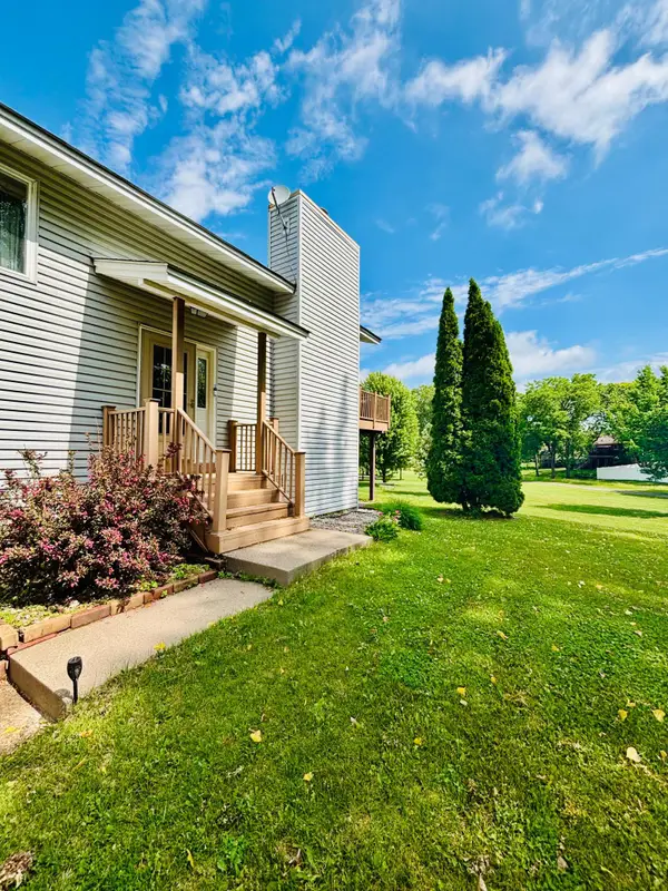 821 Clover Leaf Parkway Ne, Minneapolis, MN 55434