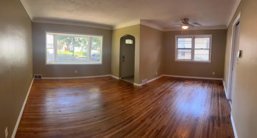 966 Hawthorne Avenue E, Saint Paul, MN 55106 - #2