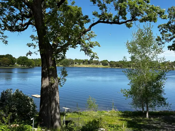 3940 Lake Curve Avenue N, Minneapolis, MN 55422