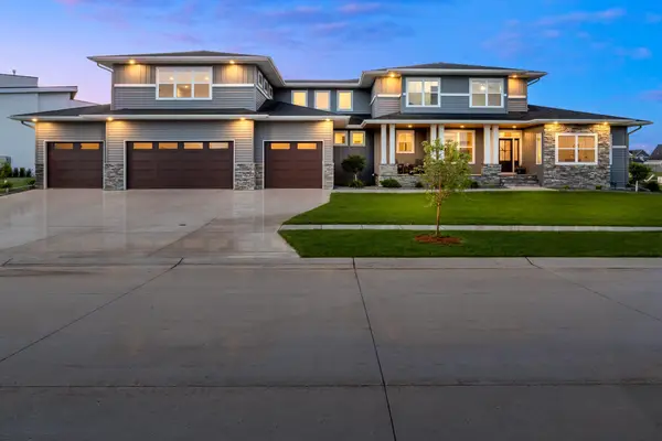 2815 Rivers Bend Drive E, West Fargo, ND 58078