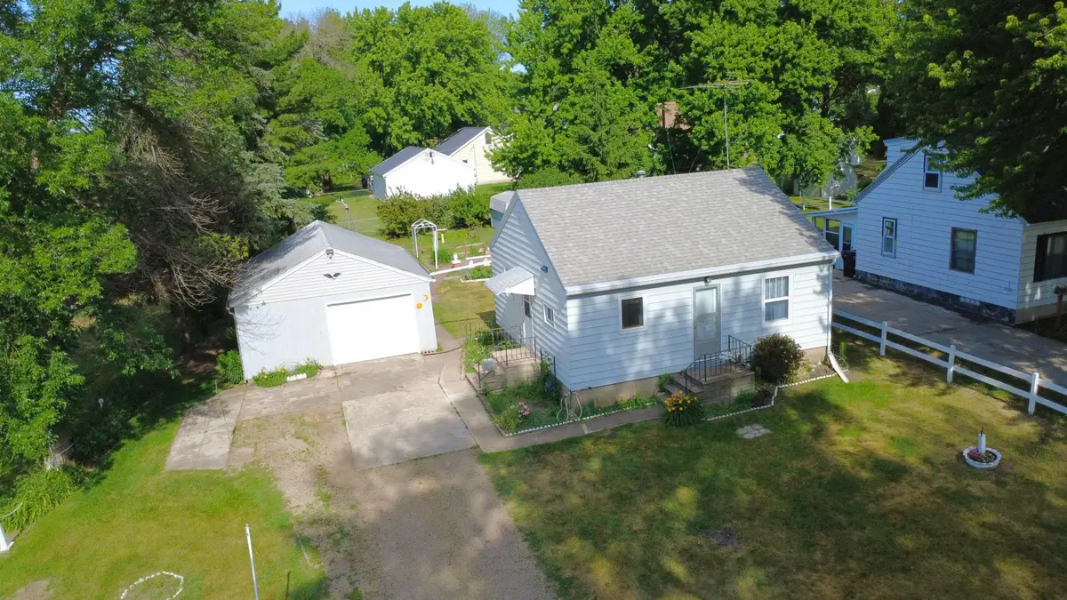 105 Fenton Avenue, Albert Lea, MN 56007 - #1