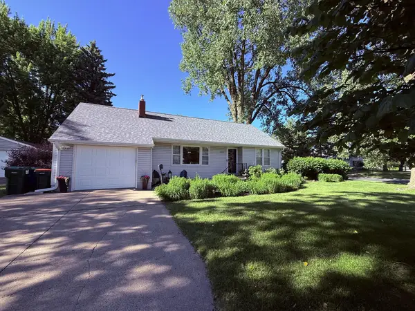 1827 44th Avenue Ne, Columbia Heights, MN 55421