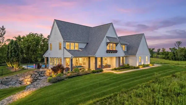 22233 Dakota Avenue, Lakeville, MN 55044