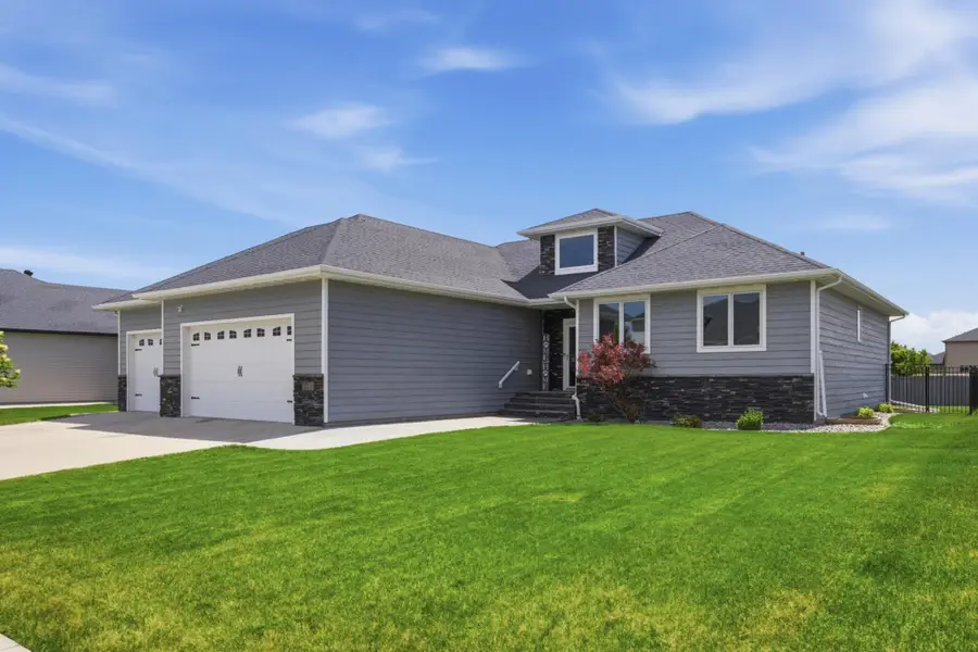 311 39th Avenue E, West Fargo, ND 58078 - #2