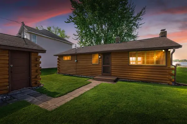 7925 N Shore Trail N, Forest Lake, MN 55025