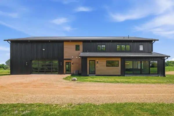 880 Wild Oak Trail, Maple Plain, MN 55359
