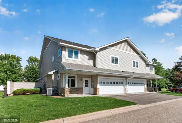 1281 County Road D Circle E, Vadnais Heights, MN 55109
