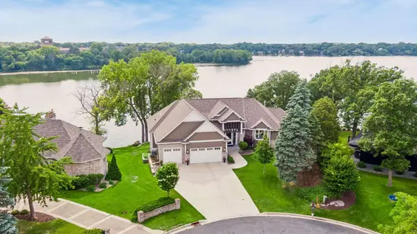 1489 Bussard Court, Arden Hills, MN 55112