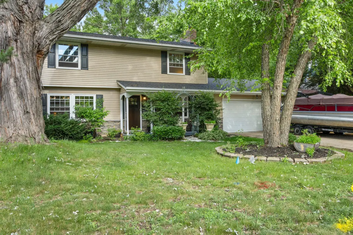 127 16th Avenue Nw, Saint Paul, MN 55112 - #1