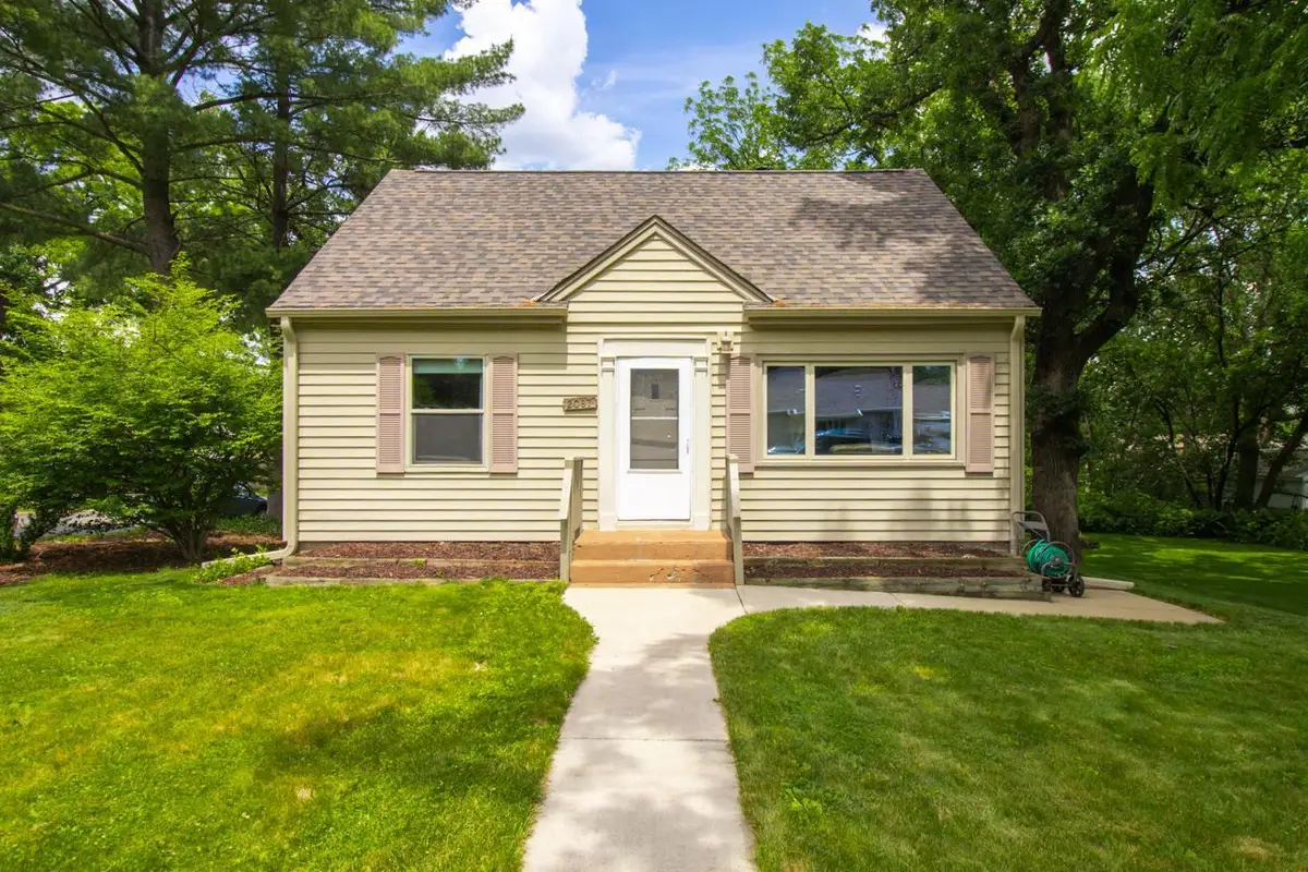 2087 Eldridge Avenue E, Saint Paul, MN 55109 - #1
