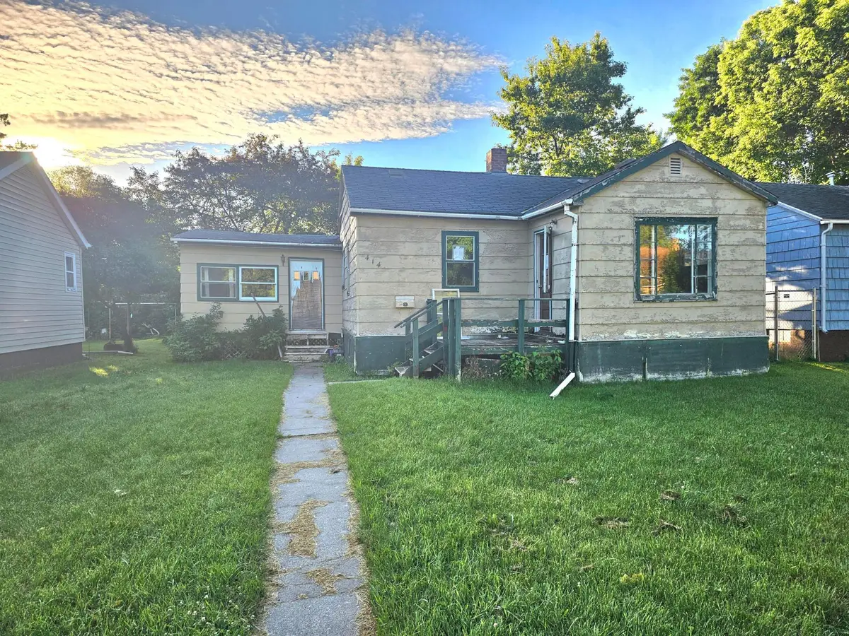 414 Crocker Avenue S, Thief River Falls, MN 56701 - #1