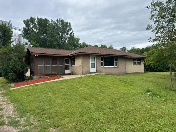 435 W Ottawa Street, Le Center, MN 56057