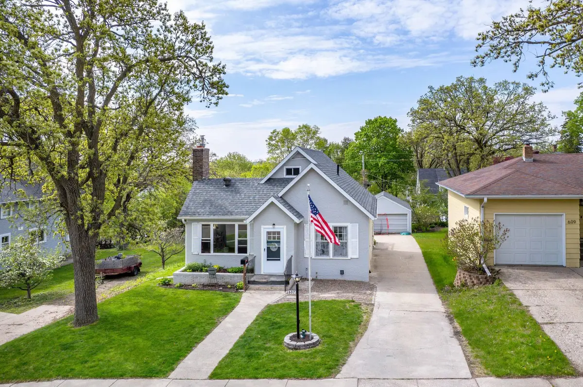 607 W Summit Avenue, Fergus Falls, MN 56537 - #1