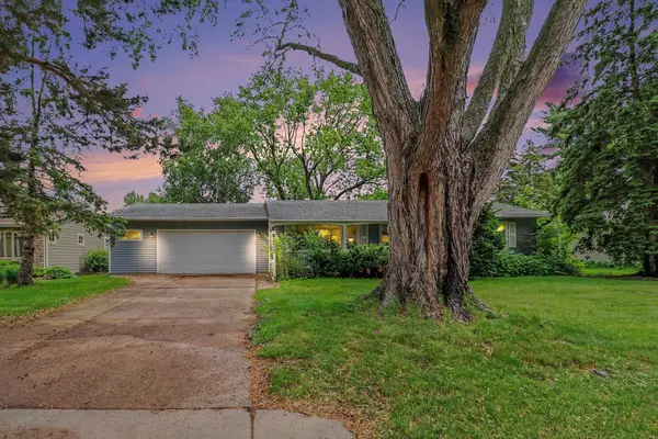 2203 Lakeaires Boulevard, Saint Paul, MN 55110
