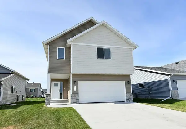 6314 82nd Avenue S, Horace, ND 58047