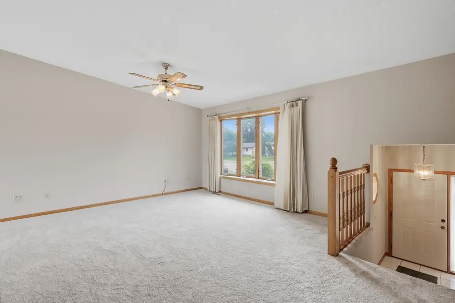 2073 Lydia Avenue E, Saint Paul, MN 55109 - #2