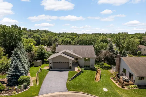 8713 Lakeview Circle, Bloomington, MN 55438
