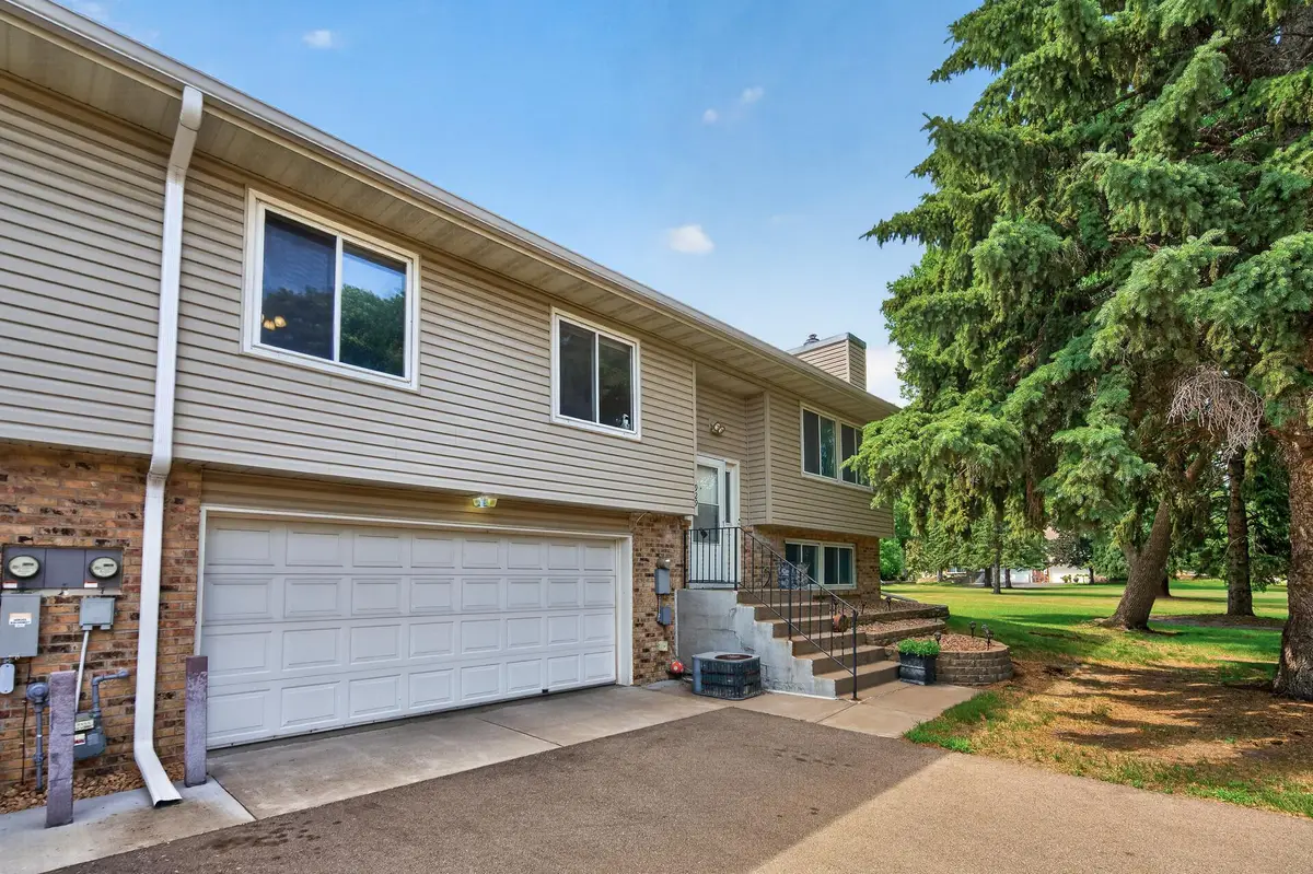 929 94th Avenue Ne, Blaine, MN 55434 - #1