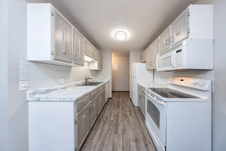 3917 Heritage Hills Drive #102, Minneapolis, MN 55437 - #3