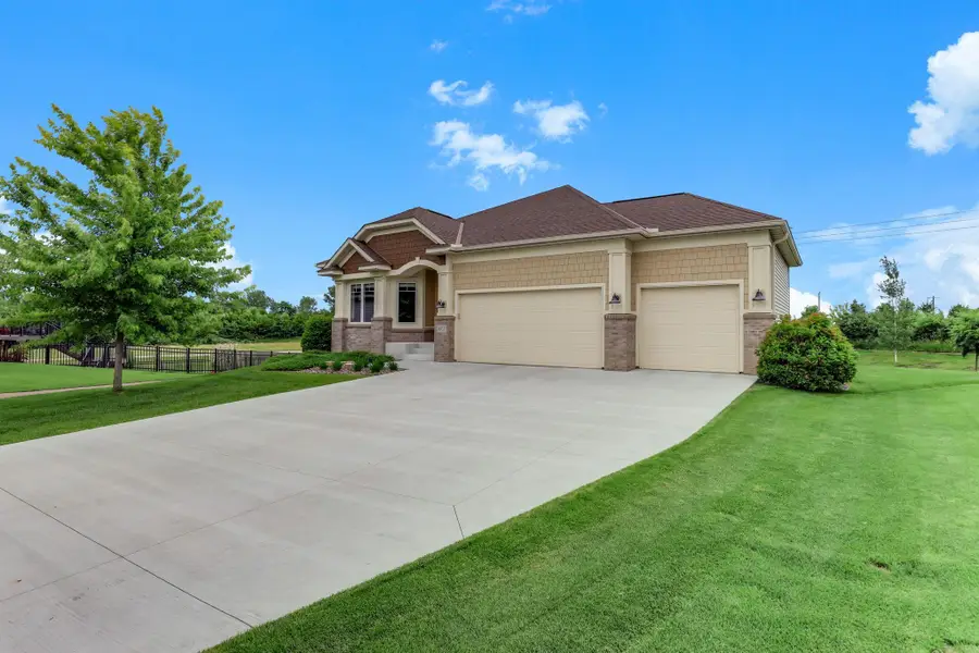 9937 8th Street N, Lake Elmo, MN 55042 - #2
