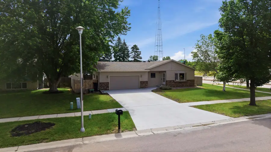 3950 15th Street S, Fargo, ND 58104 - #2