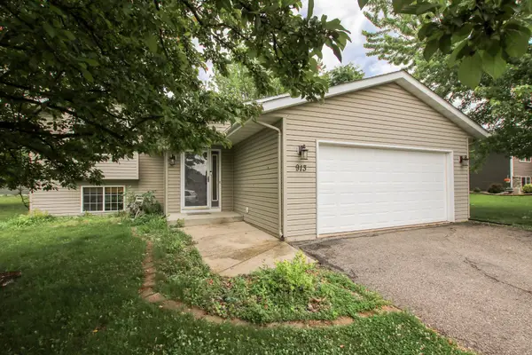 913 Carolina Parkway Nw, Hutchinson, MN 55350