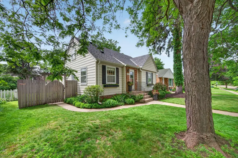 4247 Zenith Avenue N, Robbinsdale, MN 55422 - #3