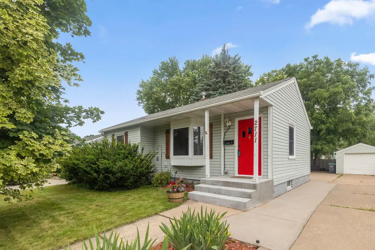 2711 5th Avenue E, North Saint Paul, MN 55109 - #1