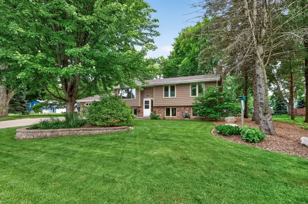 17351 Barberry Circle, Eden Prairie, MN 55346