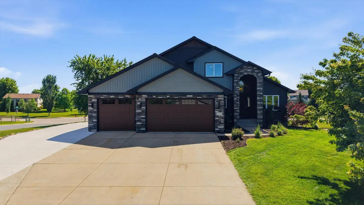 8096 Padre Way Ne, Elk River, MN 55330 - #1