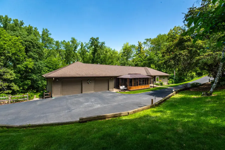47060 Queens Cove Circle, La Crescent, MN 55947 - #2