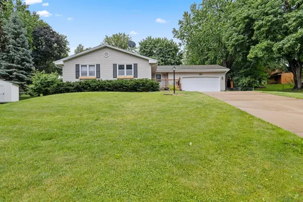 9924 Little Circle, Minneapolis, MN 55437