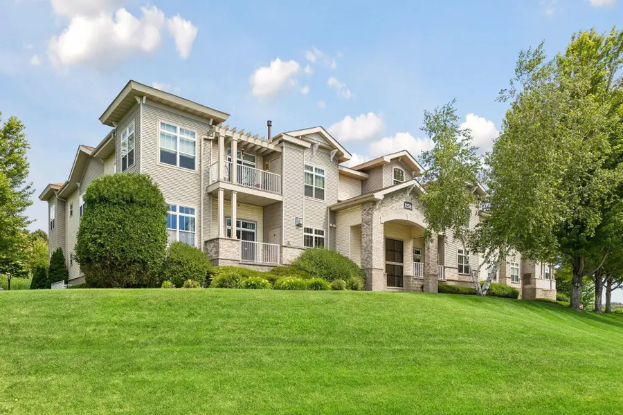 1256 County Road D E #101, Saint Paul, MN 55109 - #2