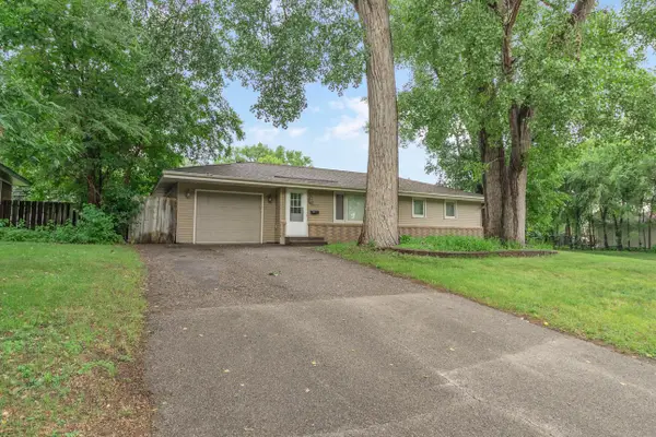 5901 6th Street Ne, Minneapolis, MN 55432