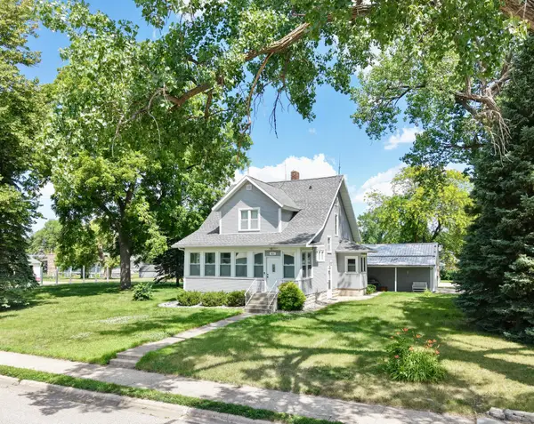 821 10th Avenue N, Saint James, MN 56081