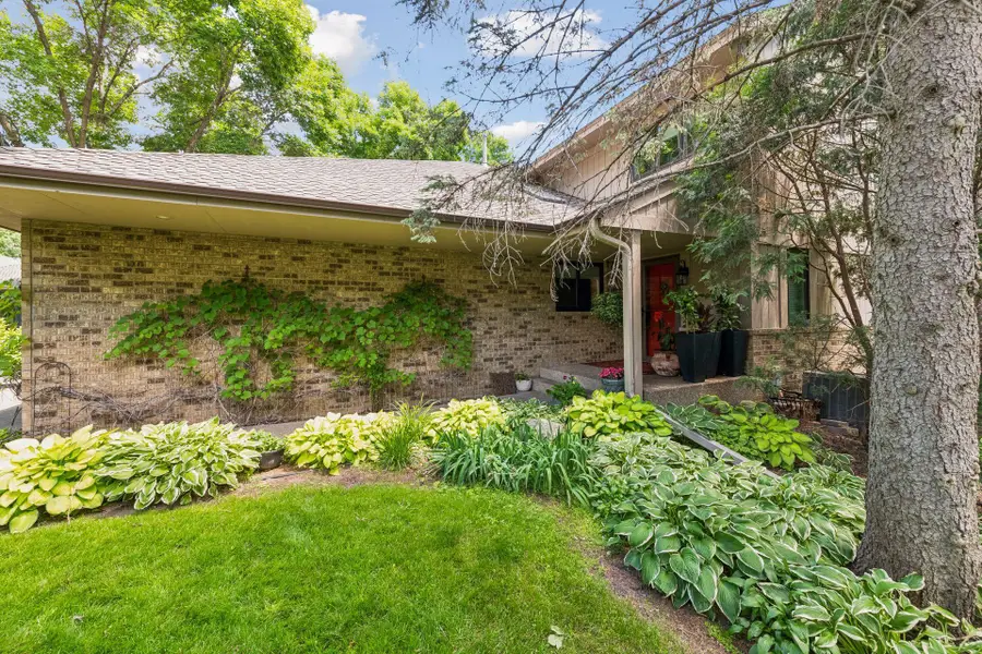 1140 Hollybrook Drive, Wayzata, MN 55391 - #2
