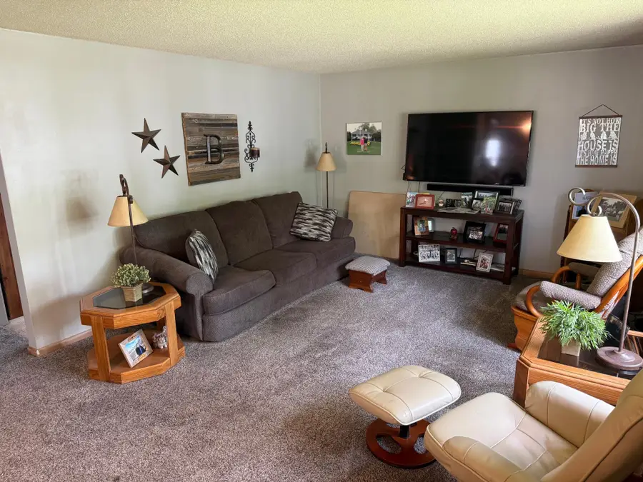 309 7th Avenue Ne, Roseau, MN 56751 - #3