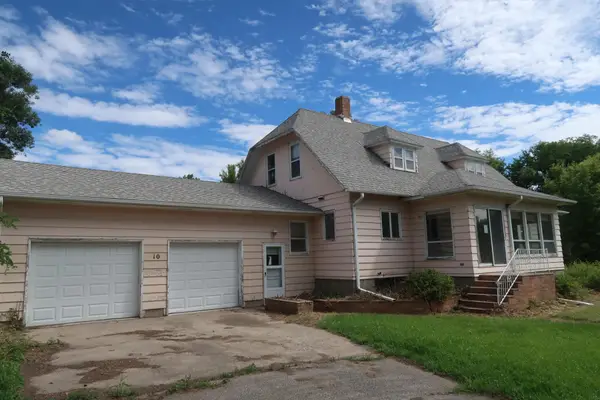 10 3rd Avenue, Arthur, ND 58006