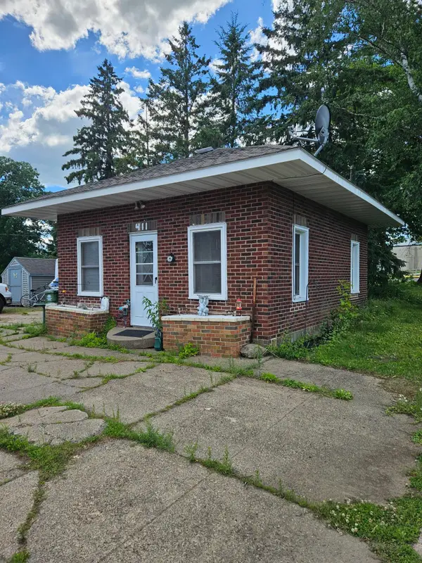 411 5th Street, Clear Lake, WI 54005