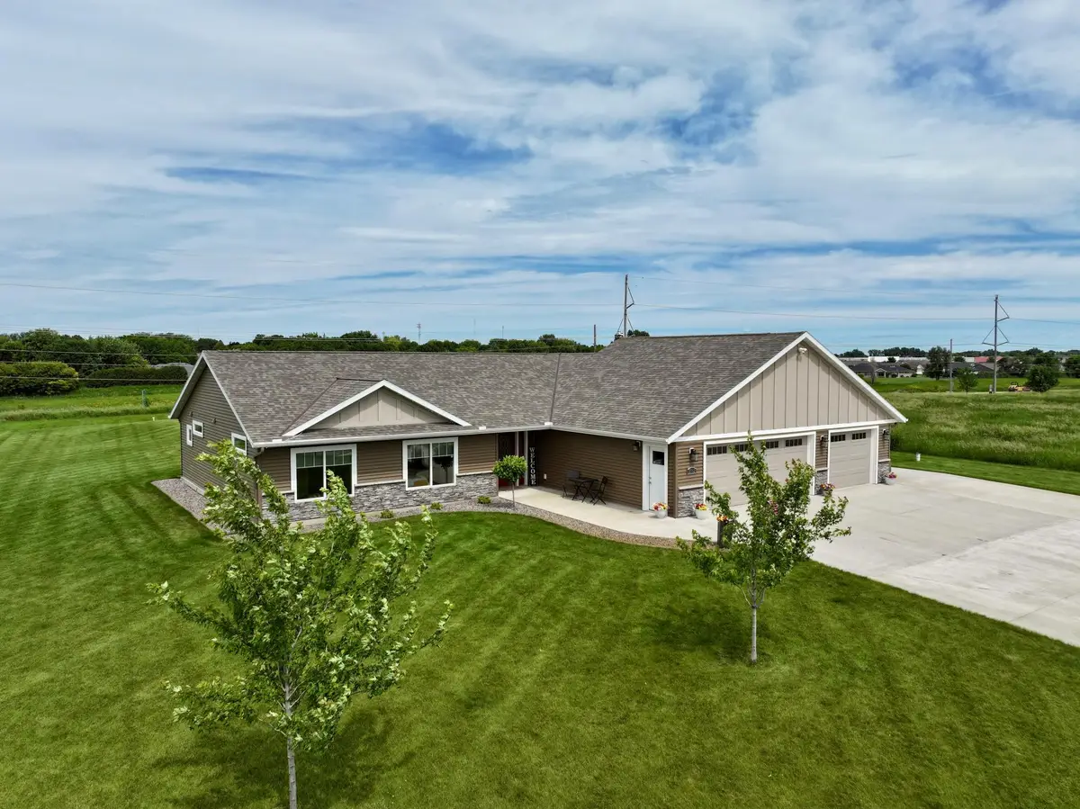 2752 9th Avenue Se, Willmar, MN 56201 - #1