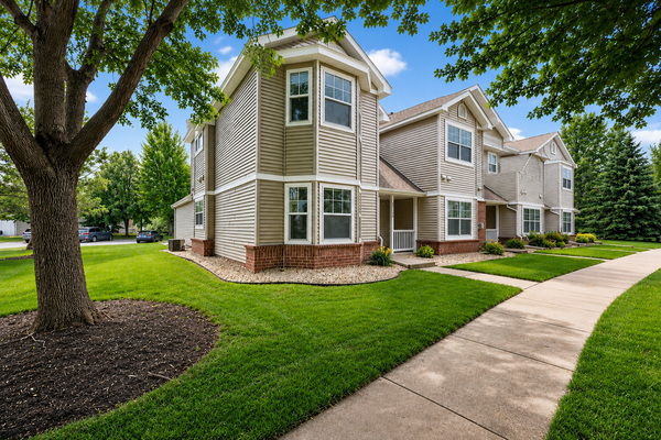12126 Xylite Street Ne #D, Minneapolis, MN 55449