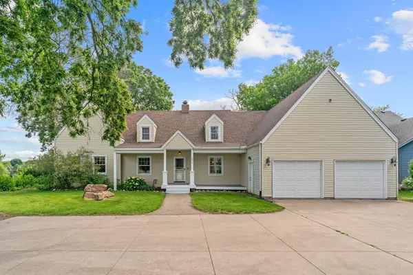 223 E River Parkway, Champlin, MN 55316