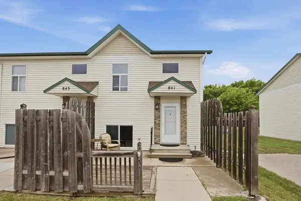 841 37th Avenue N, Fargo, ND 58102