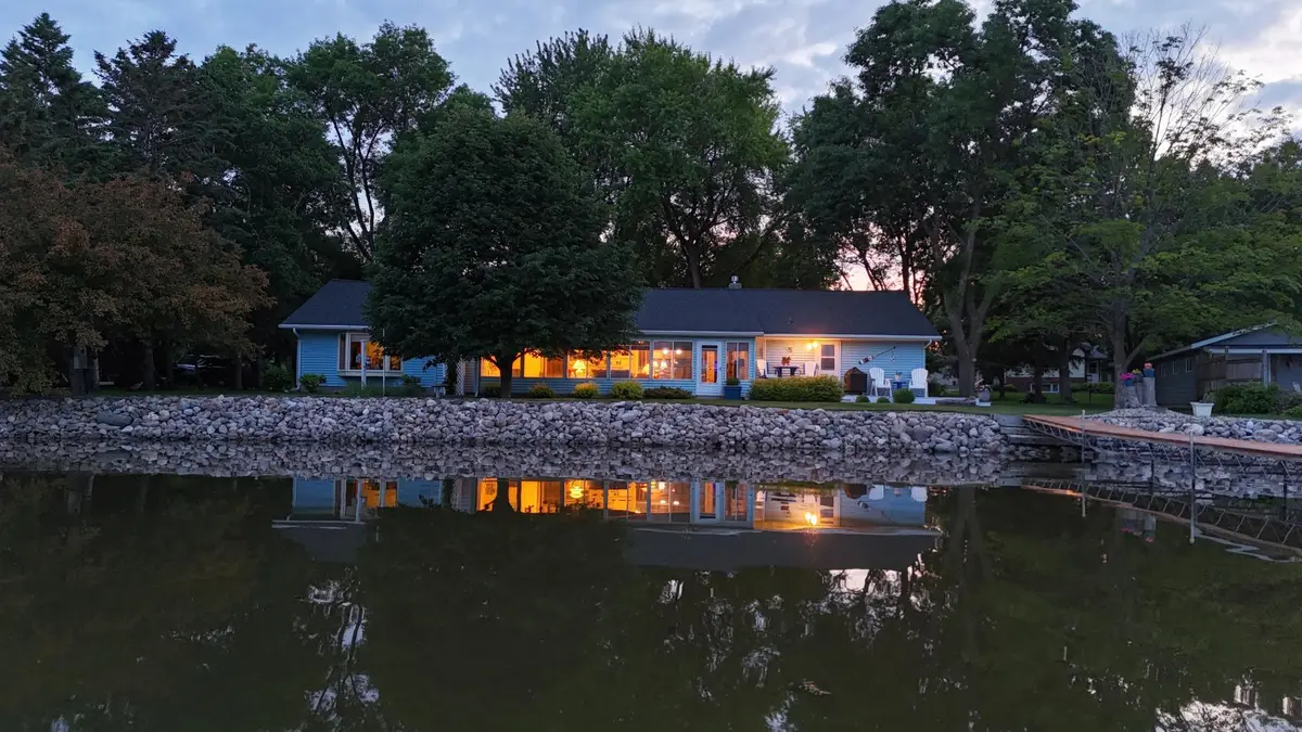 2305 NE Country Club Dr, Willmar, MN 56201 - #1