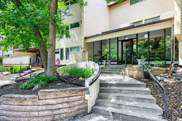 12600 Parkwood Drive #313, Burnsville, MN 55337