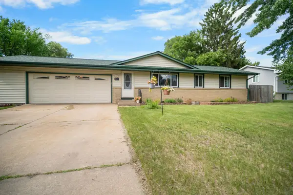701 Ballantyne Lane Ne, Fridley, MN 55432