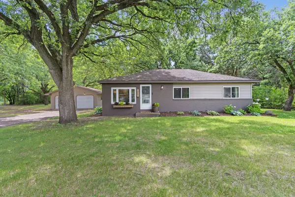 208 97th Avenue Nw, Minneapolis, MN 55433
