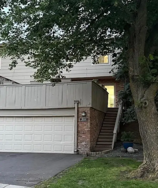 2111 Kings Valley Road W, Golden Valley, MN 55427